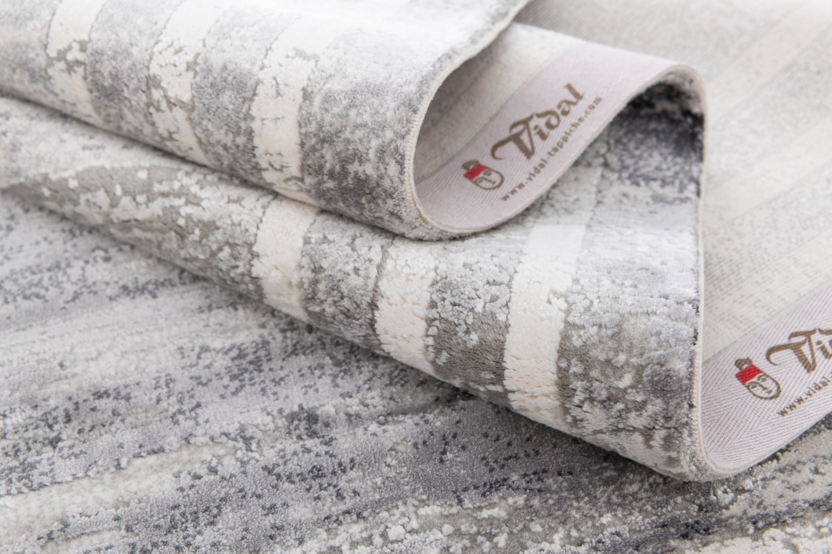 Rechteck Luxus Teppich Montreux in Grau von Hadorn™ - Lifestyle Image