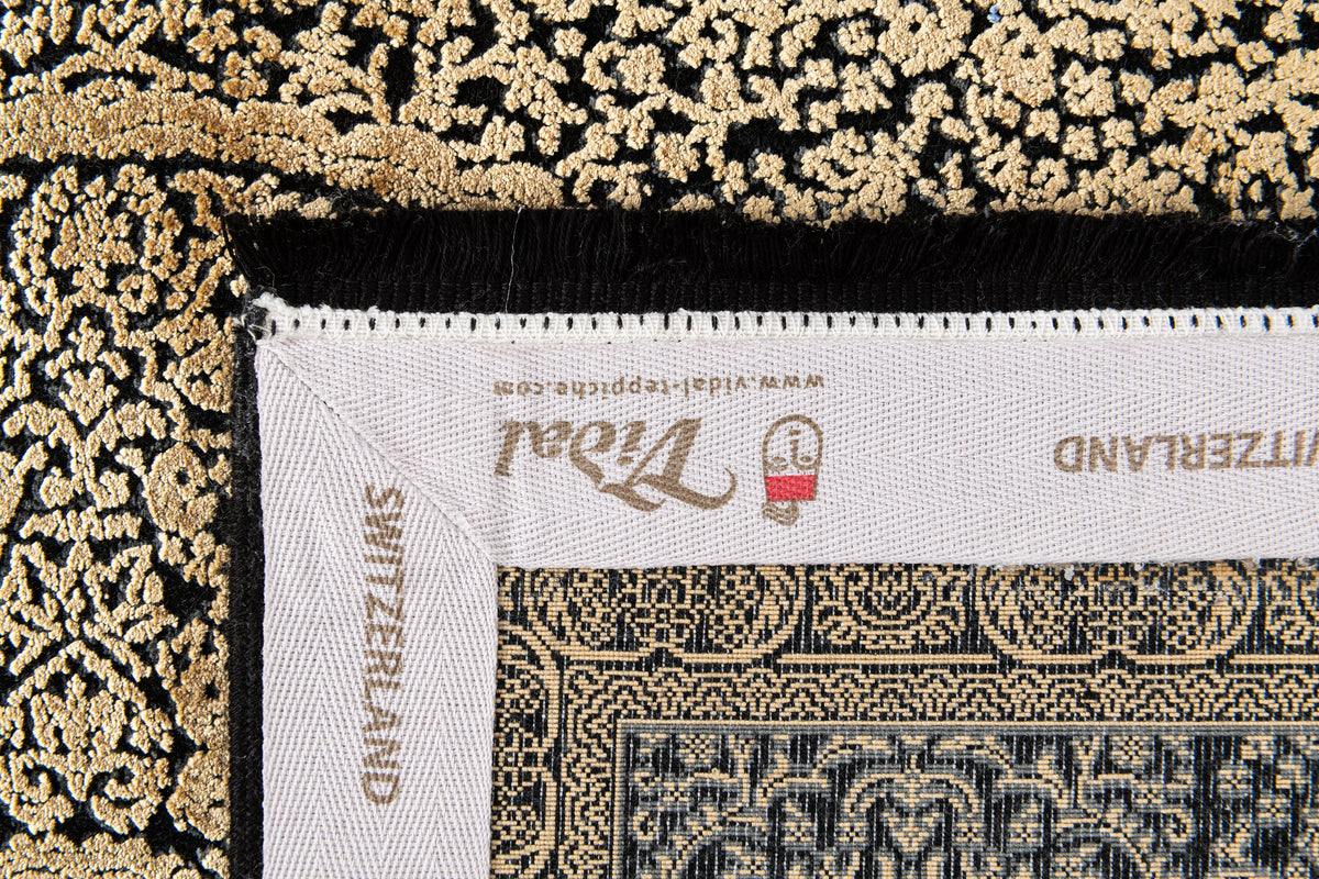 Rechteck Luxus Teppich Bad Ragaz in Dunkelgrau von Hadorn™ - Lifestyle Image