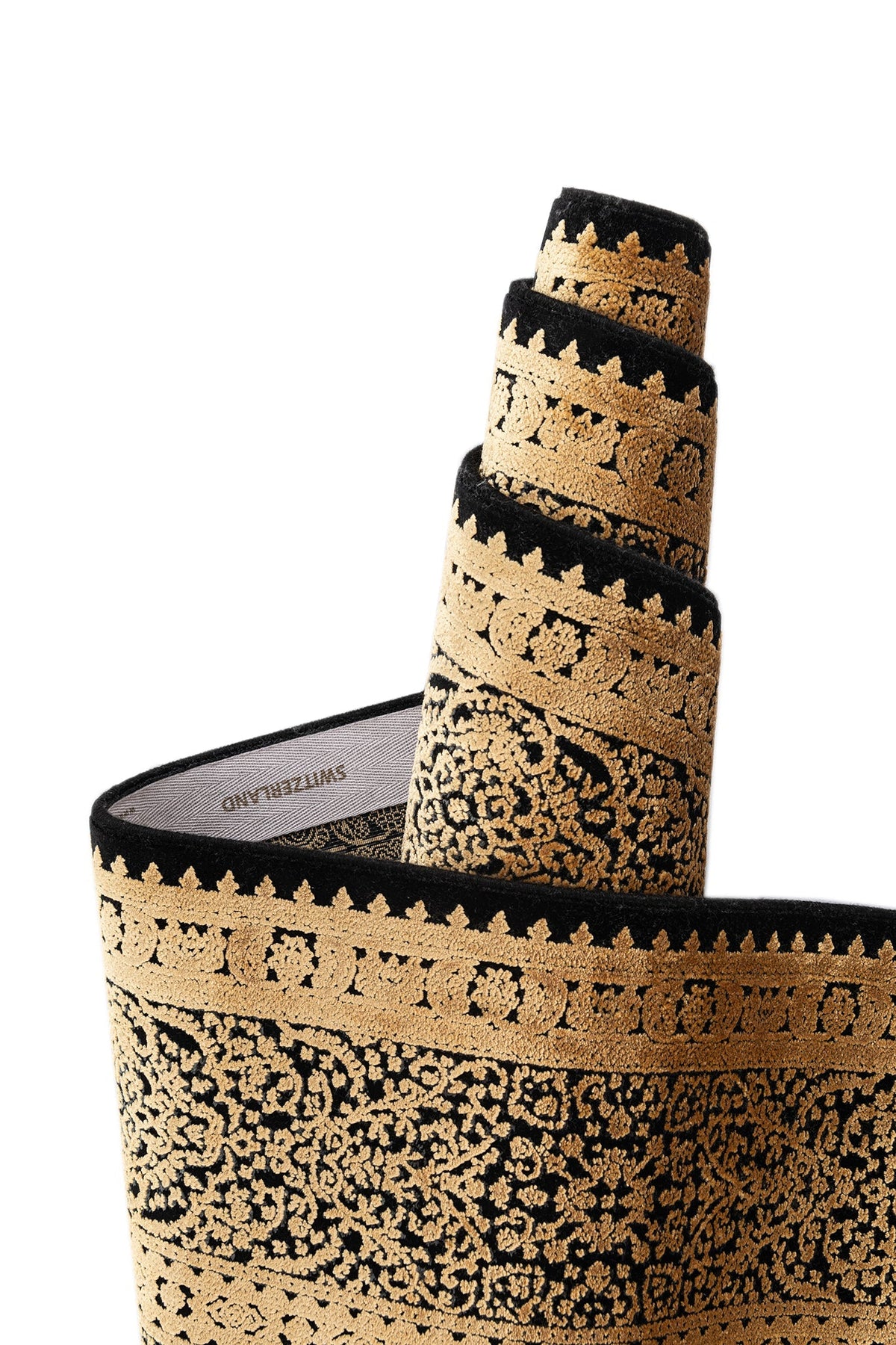 Rechteck Luxus Teppich Bad Ragaz in Dunkelgrau von Hadorn™ - Lifestyle Image