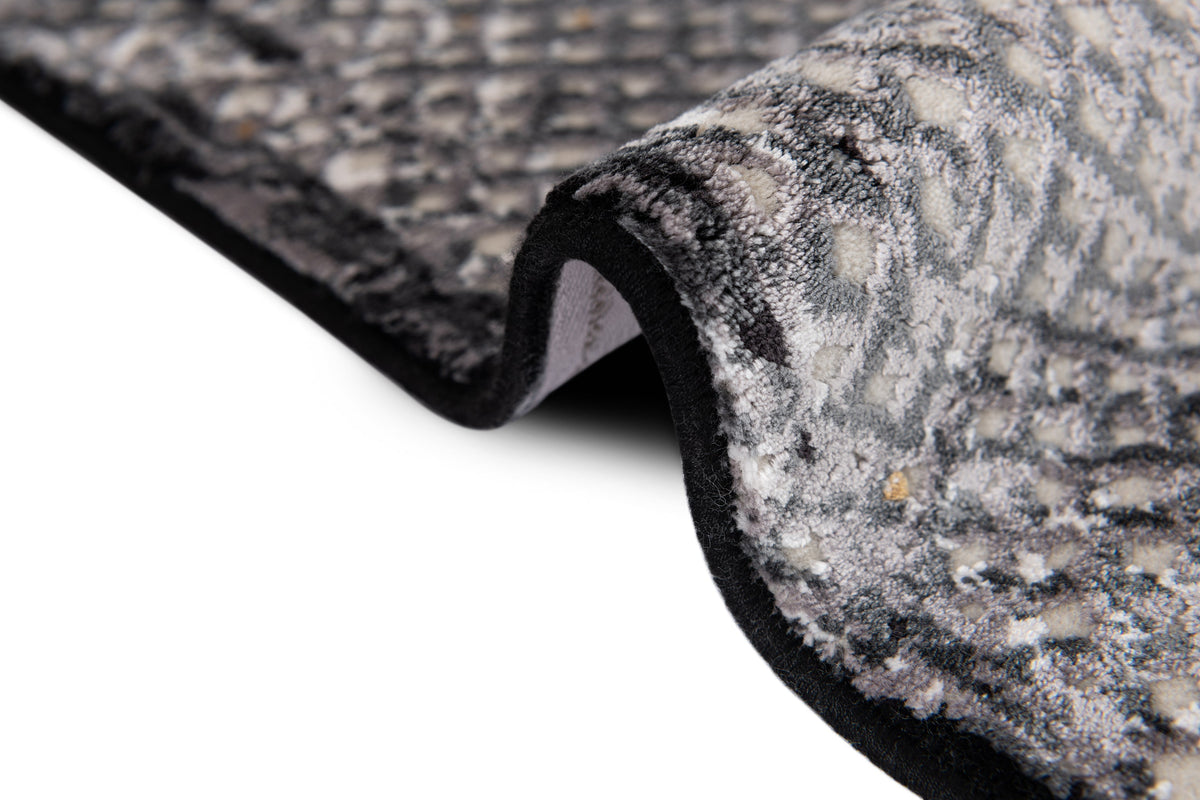 Rechteck Luxus Teppich Laax in Schwarz von Hadorn™ - Lifestyle Image