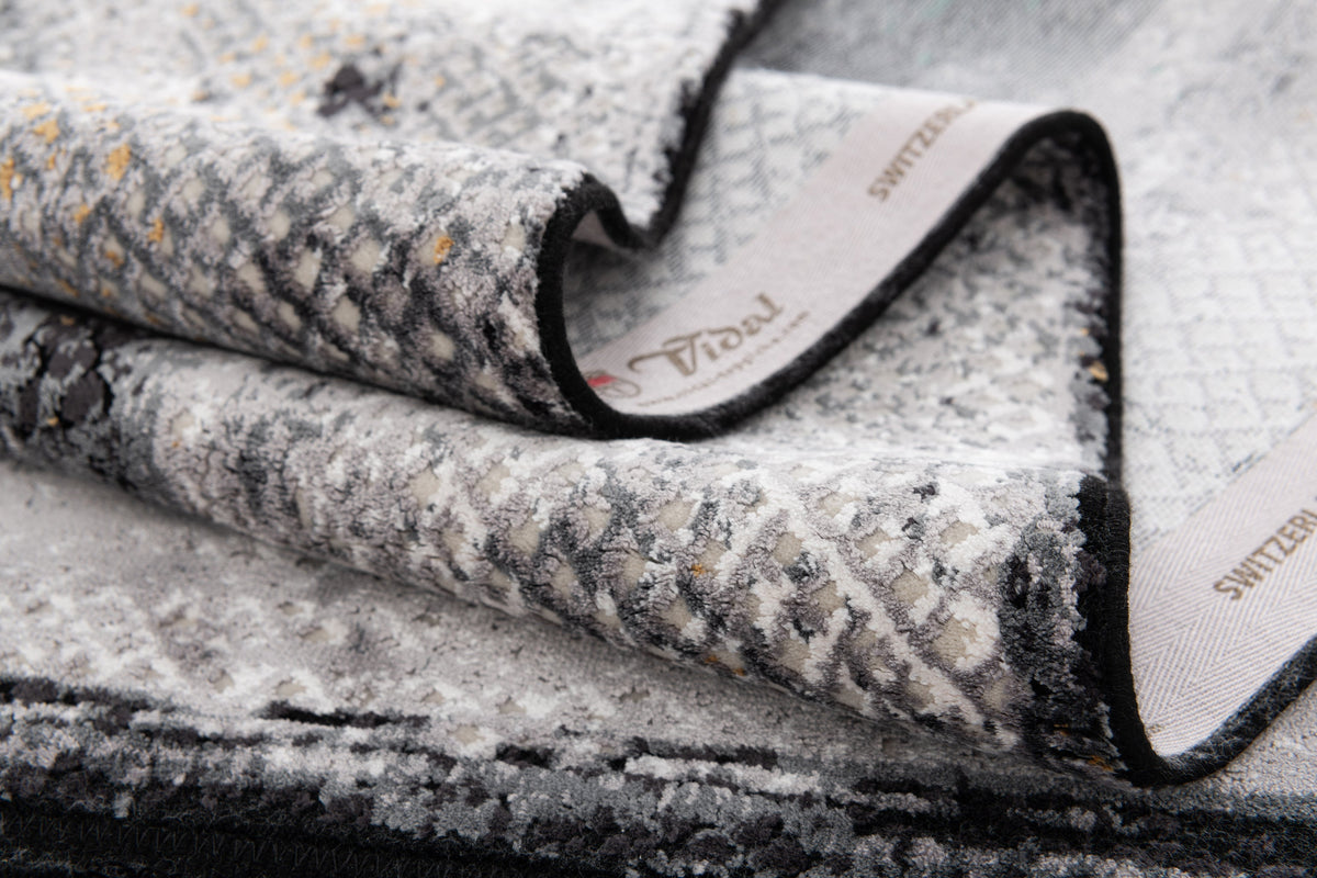 Rechteck Luxus Teppich Laax in Schwarz von Hadorn™ - Lifestyle Image