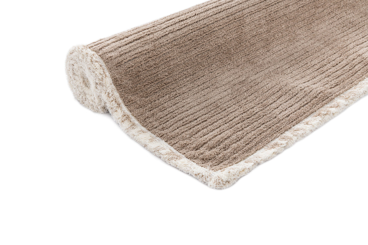Rechteck Teppich St. Gallen Solid in Braun von Hadorn™ - Lifestyle Image