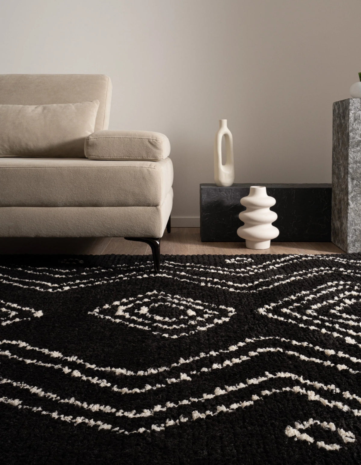 Läufer Teppich Frauenfeld Vaiana in Schwarz von Hadorn™ - Lifestyle Image