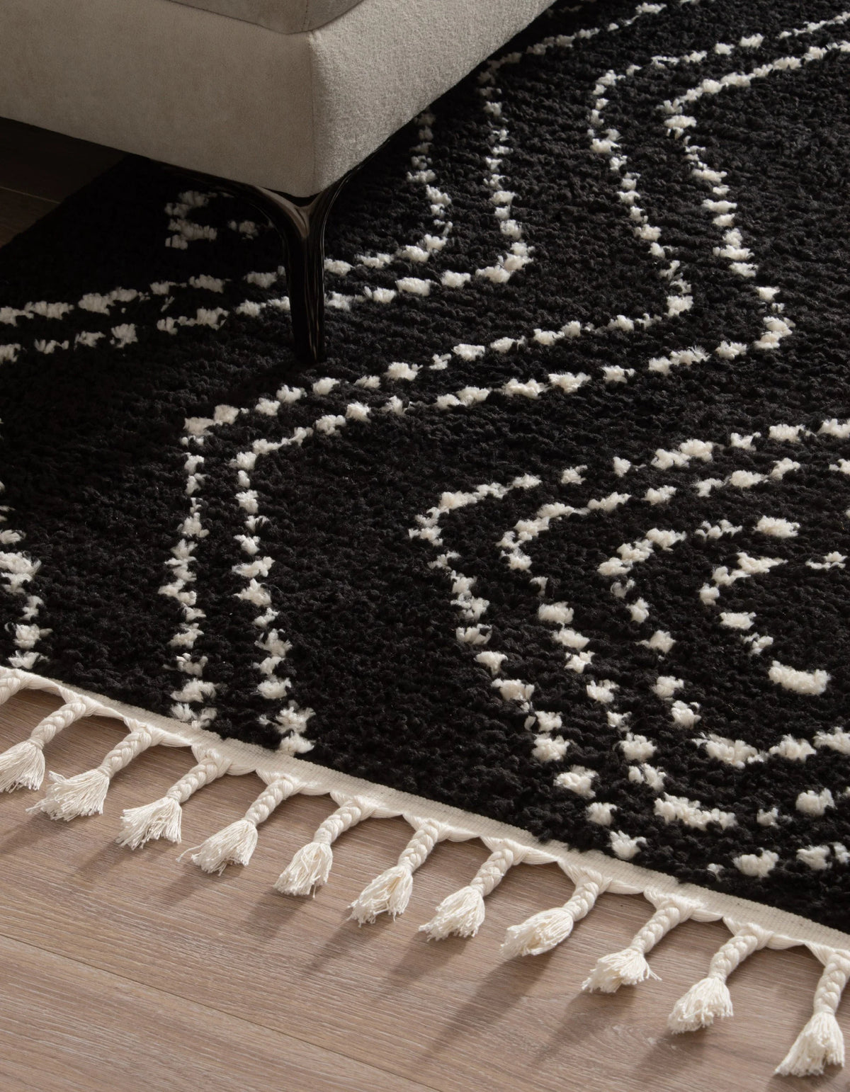 Rechteck Teppich Frauenfeld Vaiana in Schwarz von Hadorn™ - Lifestyle Image