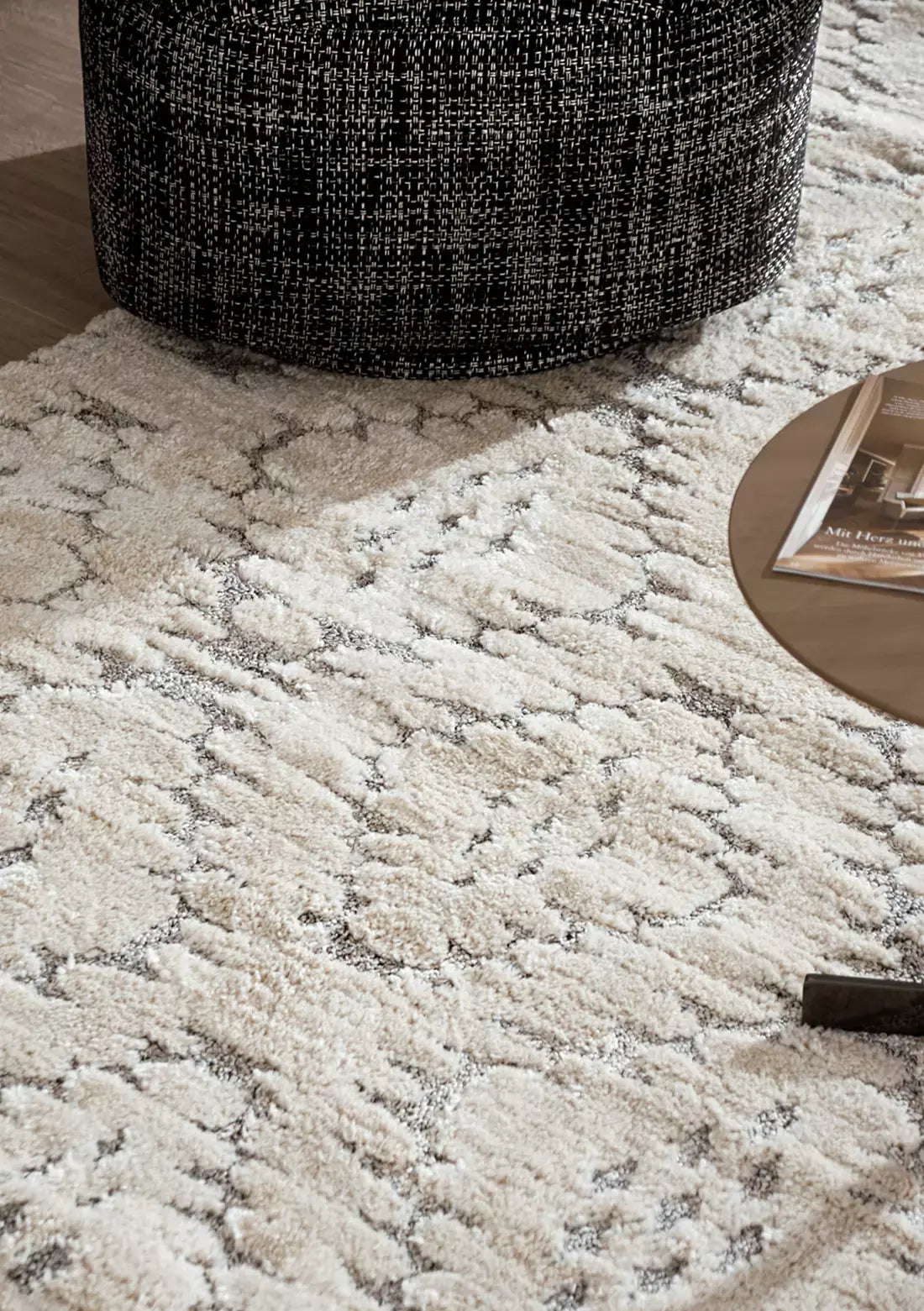 Rechteck Teppich Vevey in Weiss von Hadorn™ - Lifestyle Image