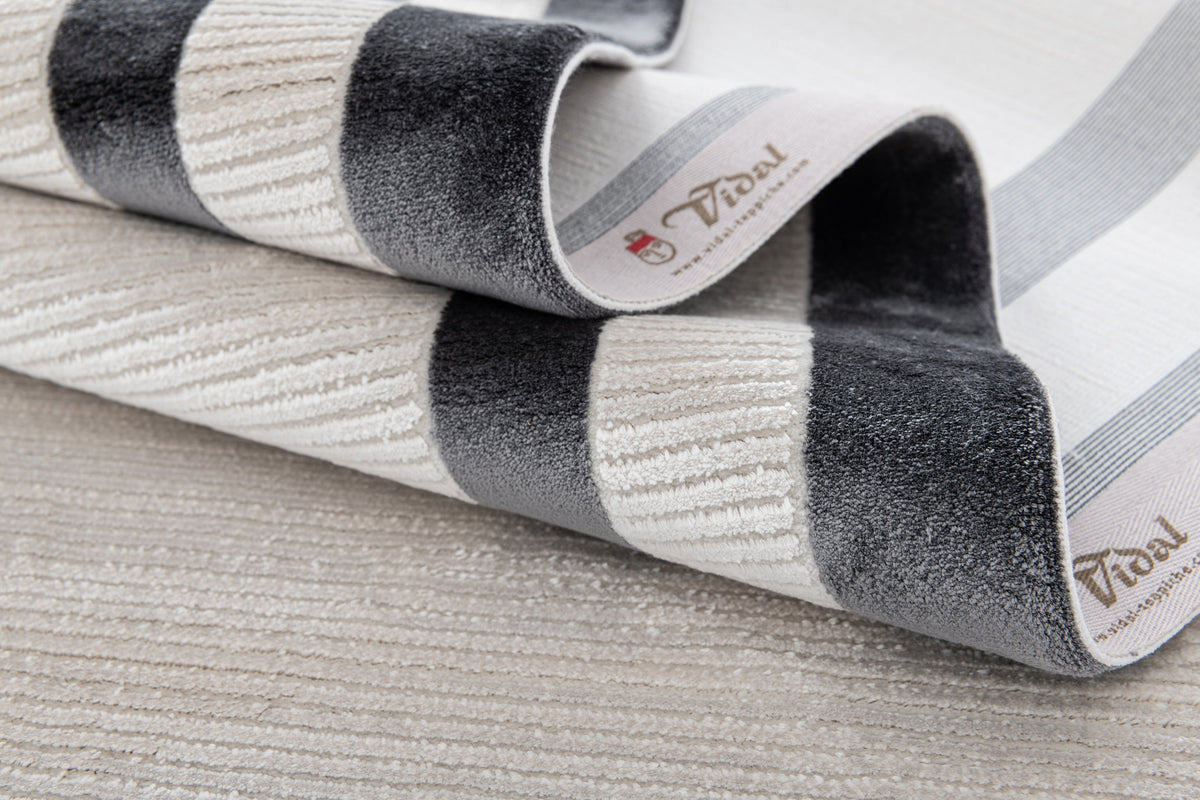Rechteck Luxus Teppich Chiasso in Weiss von Hadorn™ - Lifestyle Image