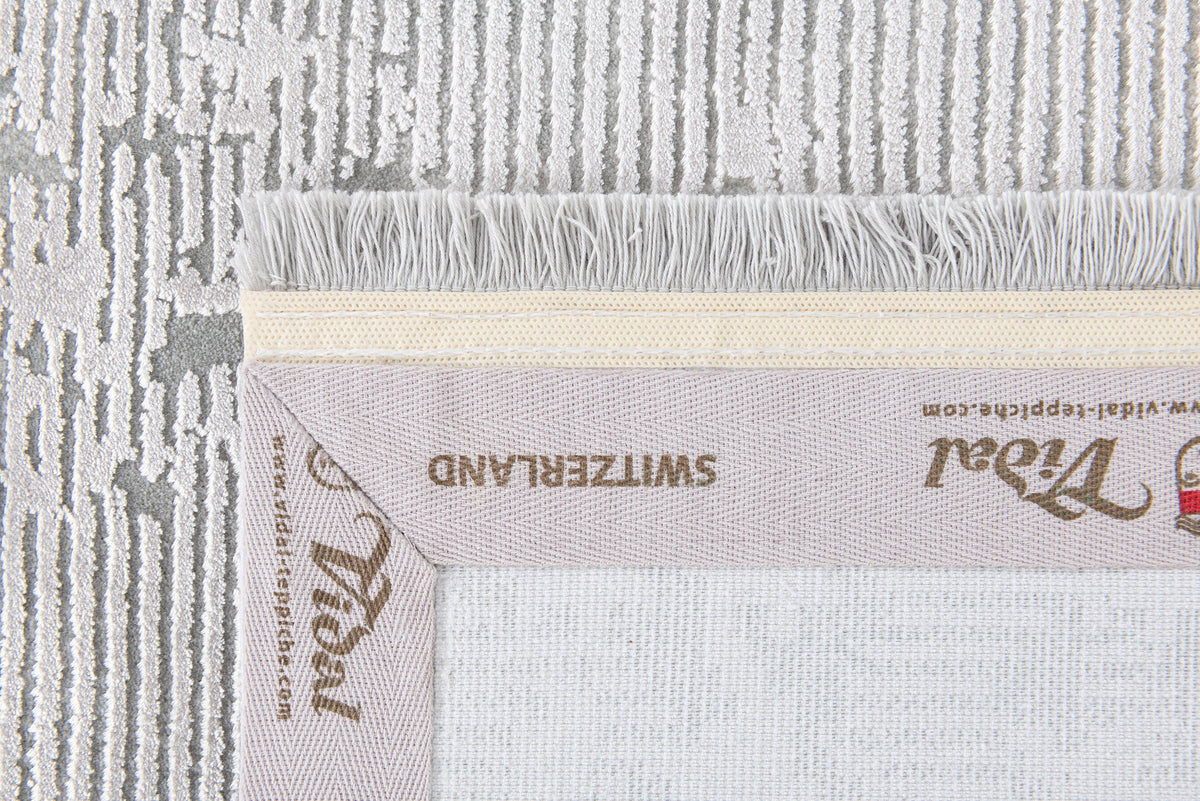 Rechteck Luxus Teppich Chiasso in Hellgrau von Hadorn™ - Lifestyle Image
