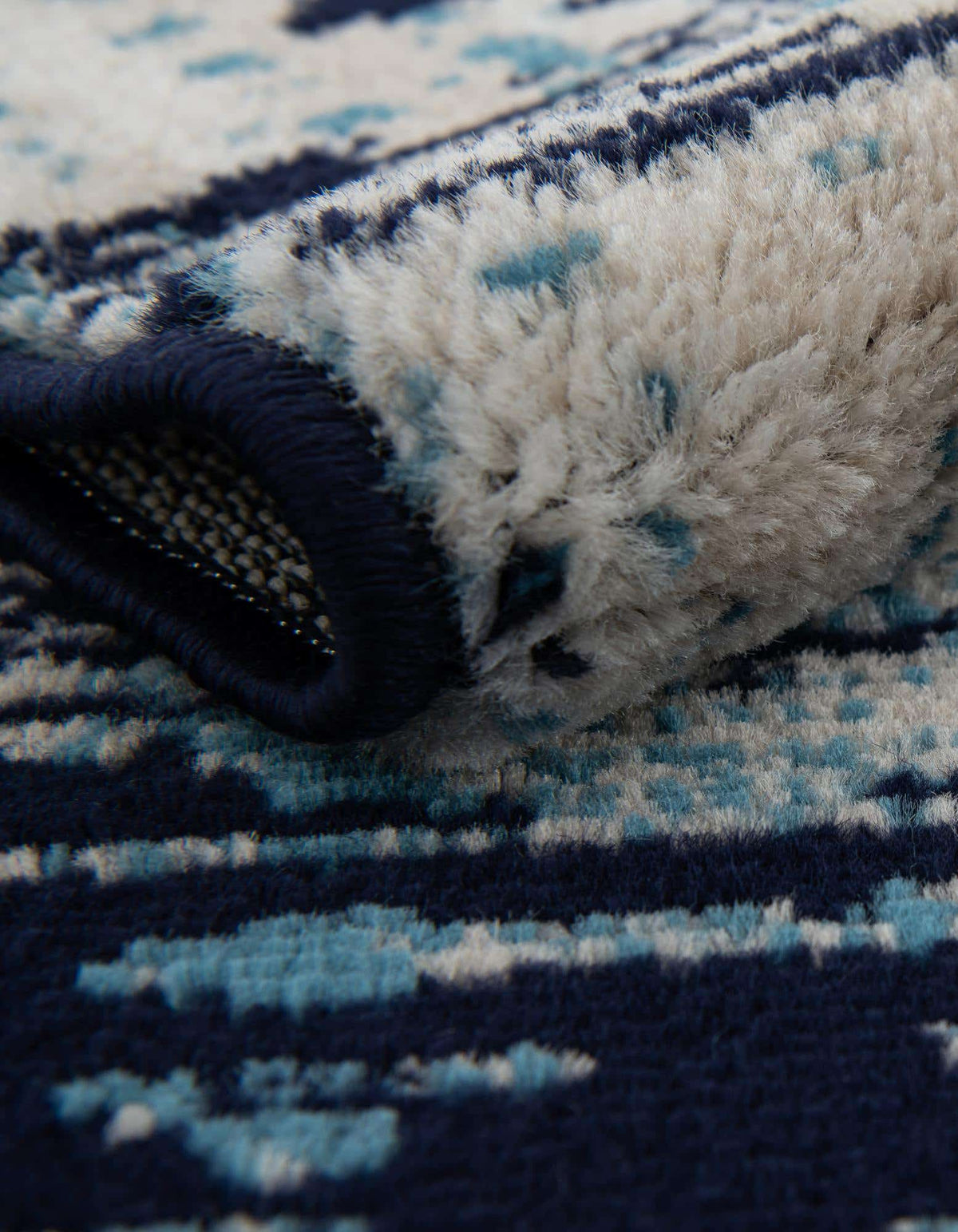 Rechteck Teppich Laguna in Marineblau von Hadorn™ - Lifestyle Image