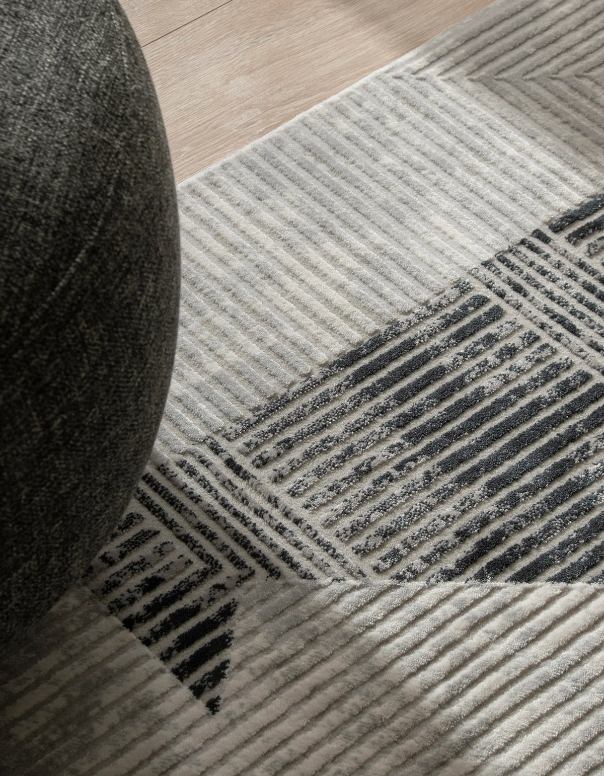 Läufer Teppich Davos Grecian in Grau von Hadorn™ - Lifestyle Image