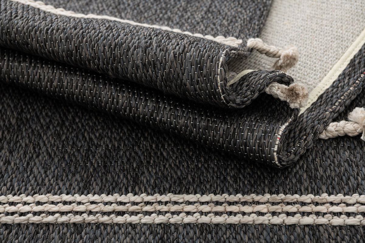 Rechteck Teppich Juniper Lyn in Anthrazit von Hadorn™ - Lifestyle Image