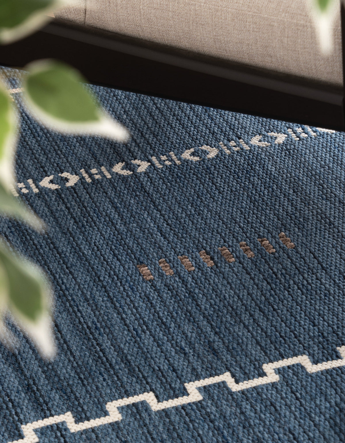 Läufer Teppich Juniper Greka in Blau von Hadorn™ - Lifestyle Image