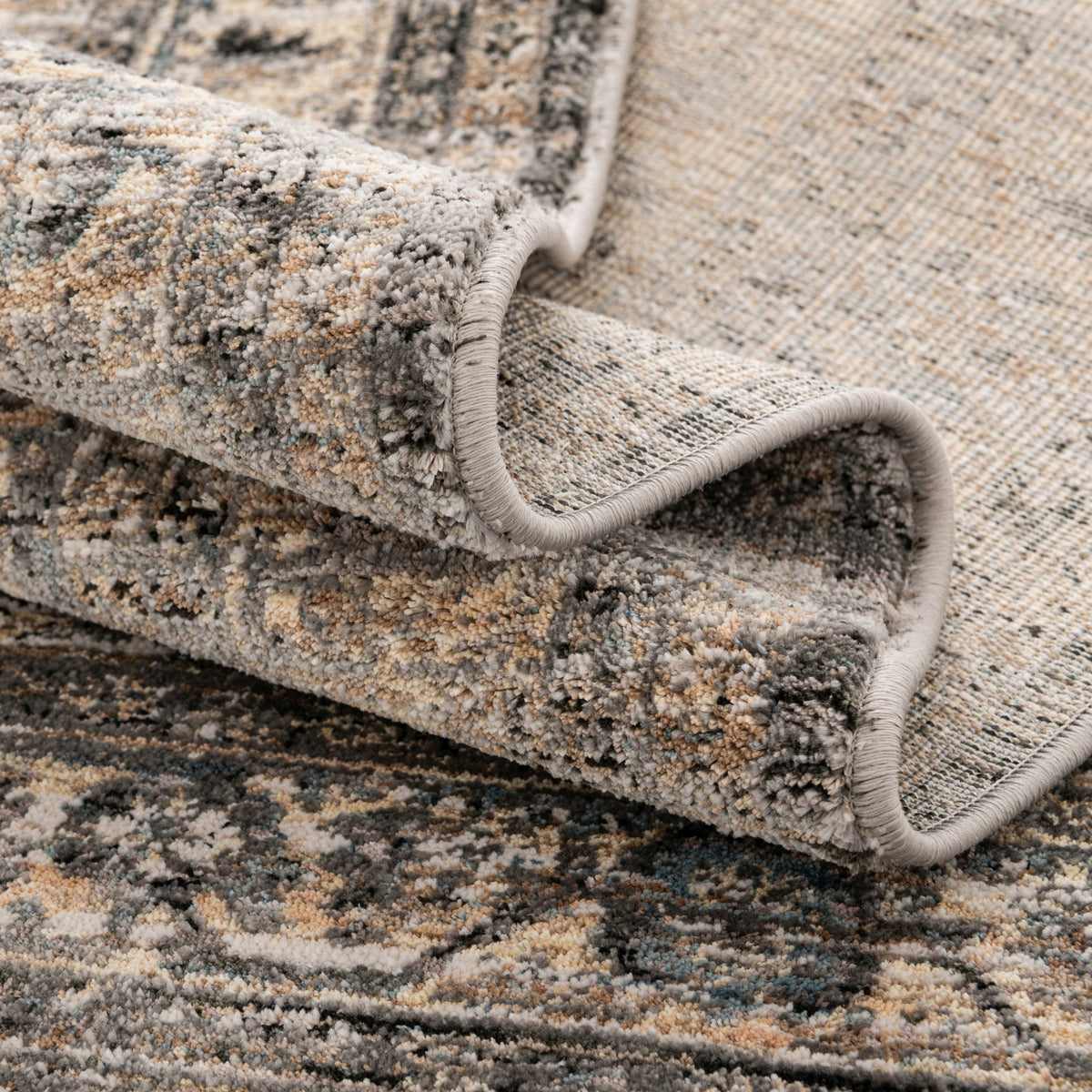 Rechteck Teppich Zora Classical in Grau von Hadorn™ - Lifestyle Image