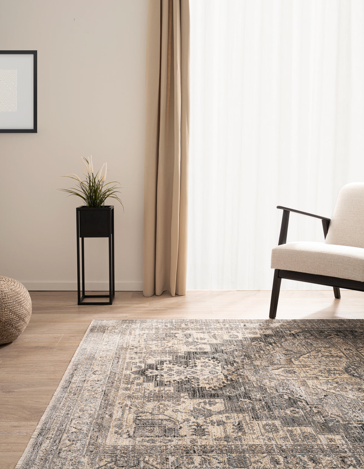 Rechteck Teppich Zora Classical in Grau von Hadorn™ - Lifestyle Image
