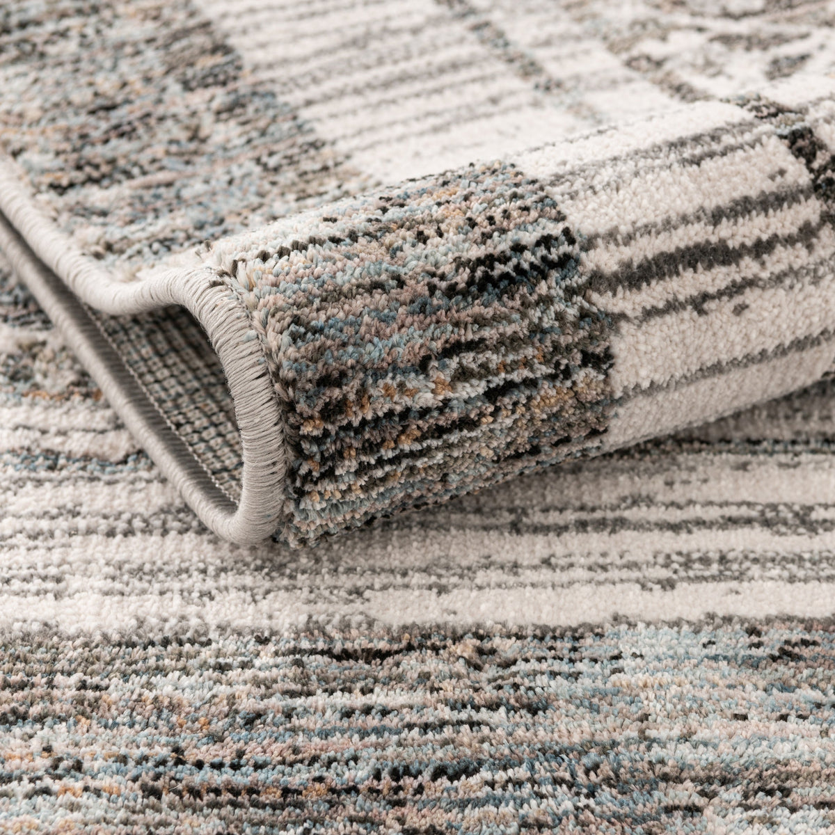 Läufer Teppich Zora Mosaic in Grau von Hadorn™ - Lifestyle Image