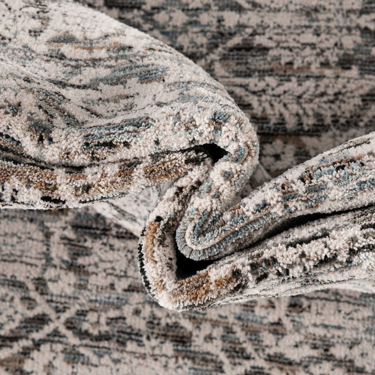 Oval Teppich Zora Mosaic in Grau von Hadorn™ - Lifestyle Image