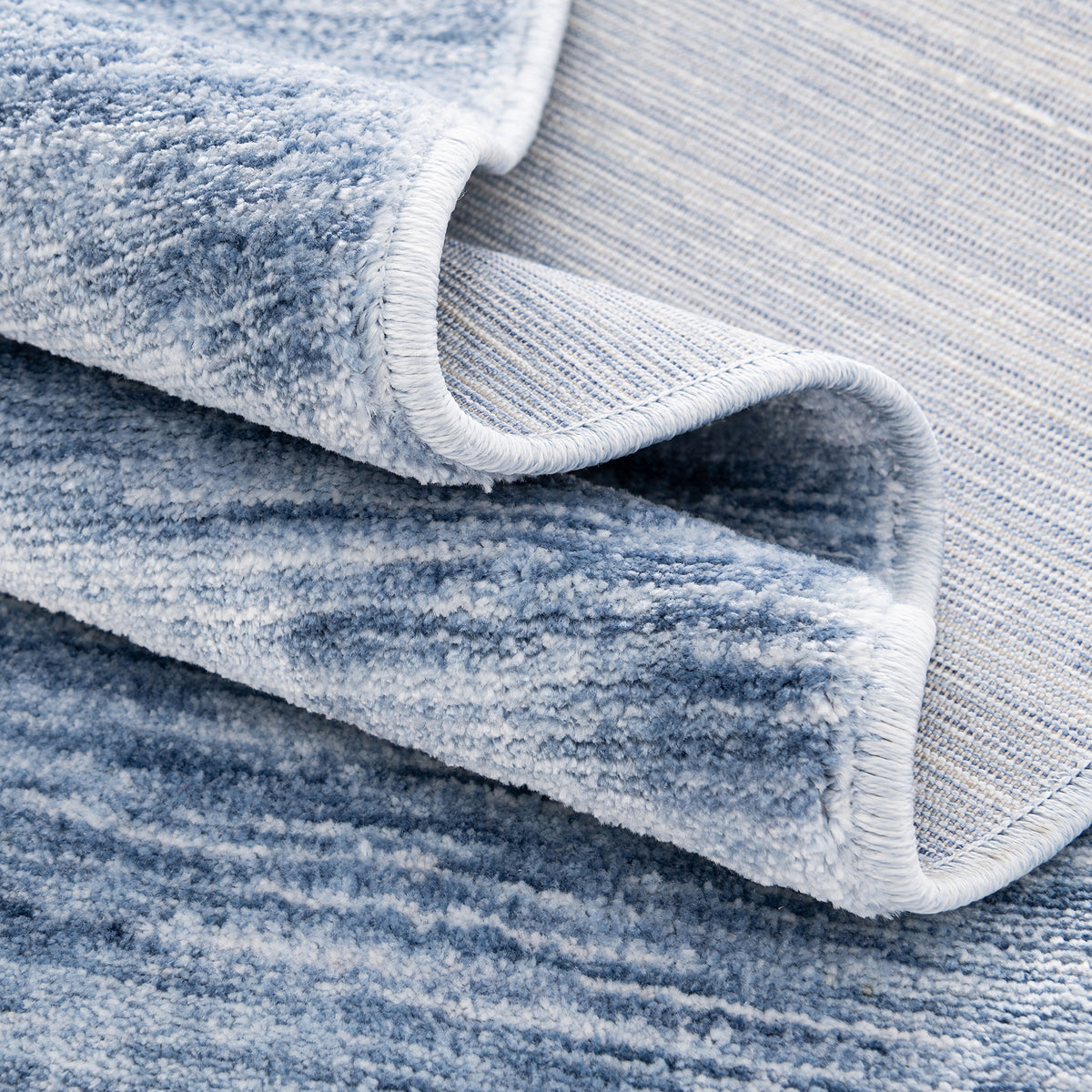 Oval Teppich Gabbeh Design in Hellblau von Hadorn™ - Lifestyle Image