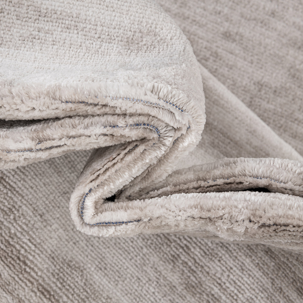 Läufer Teppich Gabbeh Design in Hellgrau von Hadorn™ - Lifestyle Image