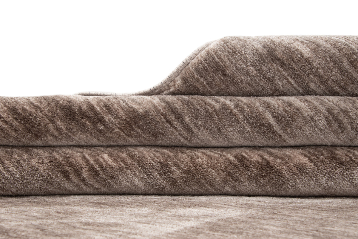 Oval Teppich Gabbeh Design in Braun von Hadorn™ - Lifestyle Image