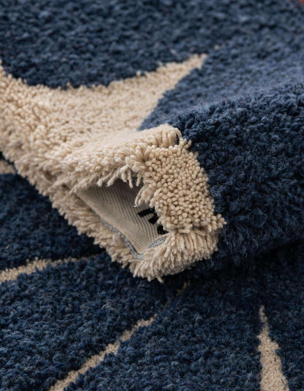 Läufer Teppich AI Handgetuftet in Marineblau und Elfenbein von Hadorn™ - Lifestyle Image