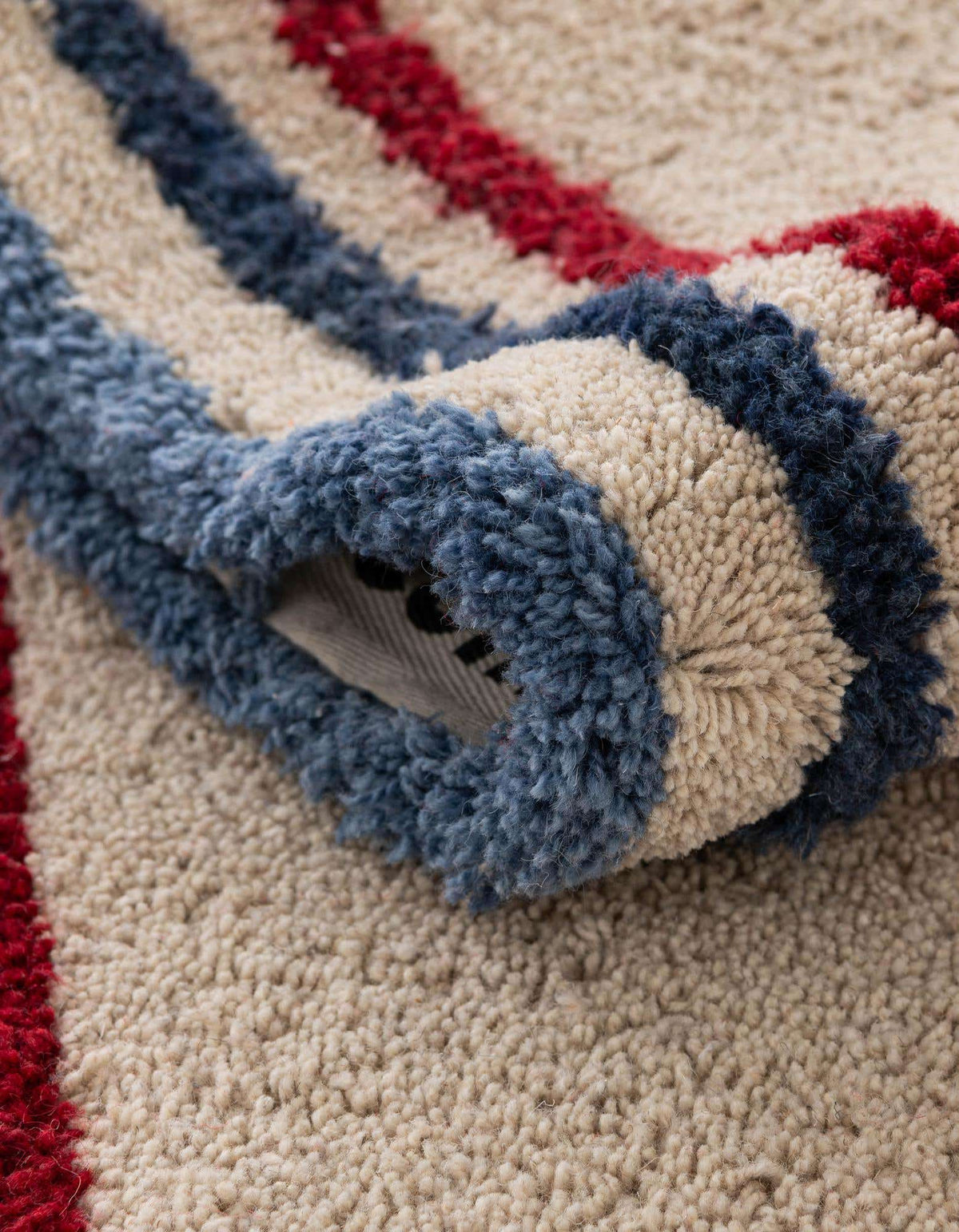 Quadratisch Teppich AI Handgetuftet in Elfenbein von Hadorn™ - Lifestyle Image