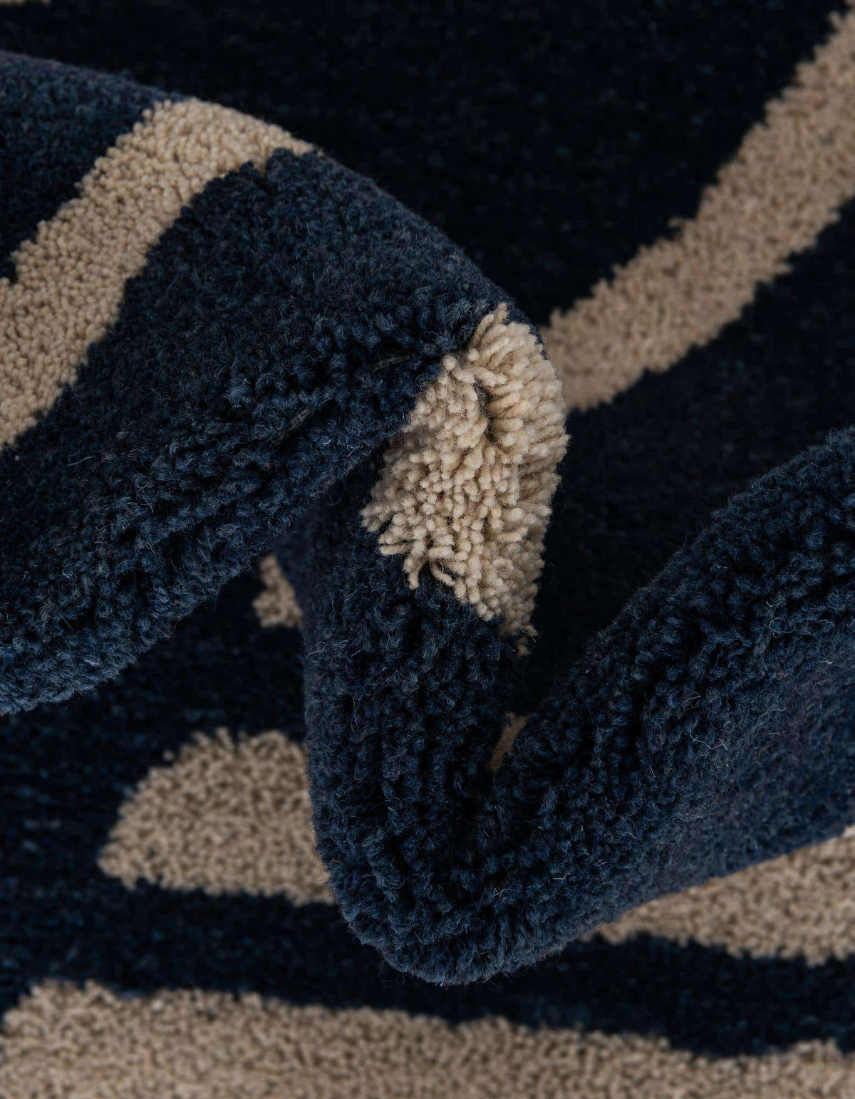 Rechteck Teppich AI Handgetuftet in Mehrfarbig von Hadorn™ - Lifestyle Image