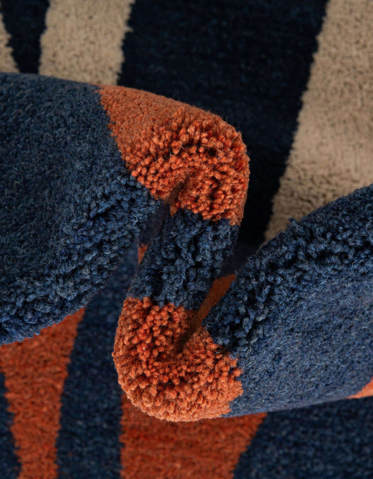 Quadratisch Teppich AI Handgetuftet in Elfenbein von Hadorn™ - Lifestyle Image