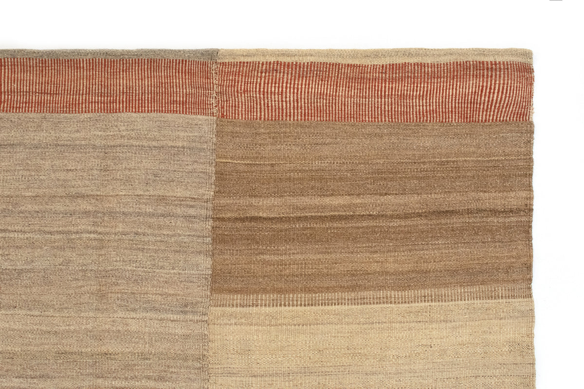 Rechteck Handgeflochten Teppich Baneh Kelim in Beige von Hadorn™ - Lifestyle Image