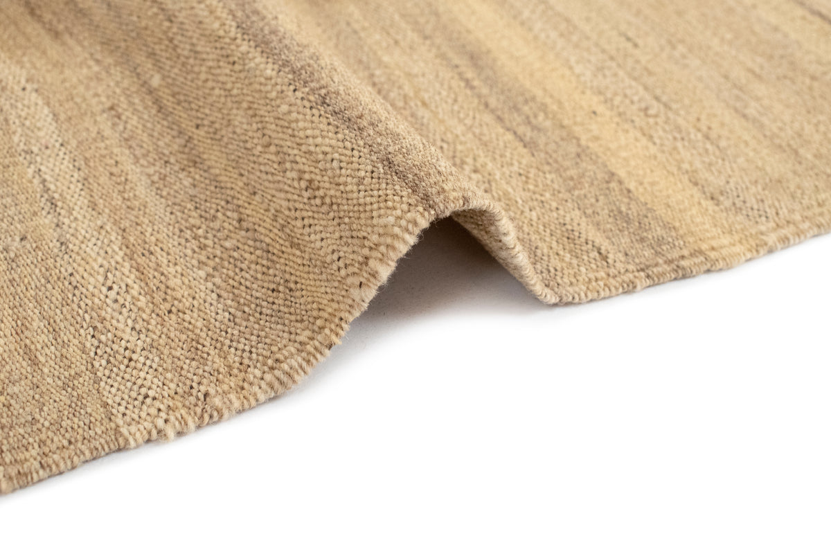 Rechteck Handgeflochten Teppich Baneh Kelim in Beige von Hadorn™ - Lifestyle Image