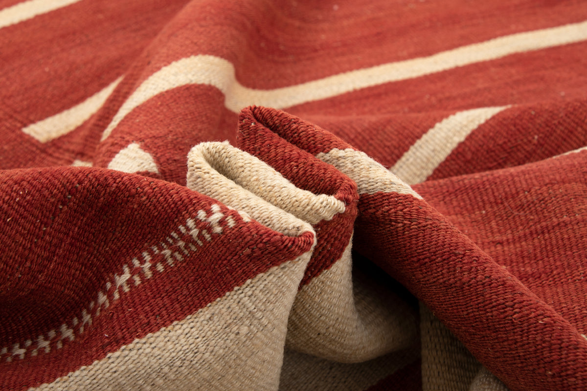 Wolle Persien Teppich Baneh Kelim in Rot von Hadorn™ - Lifestyle Image