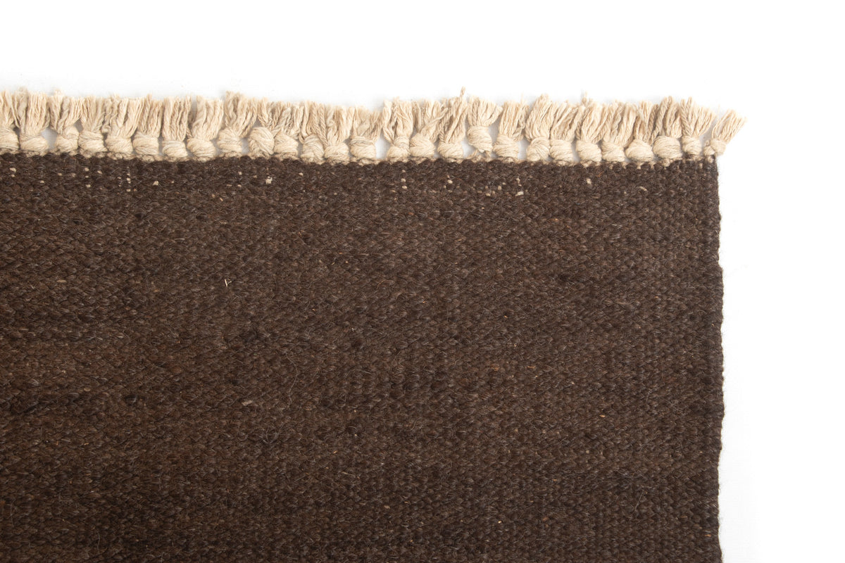 Wolle Teppich Kelim in Dunkelbraun von Hadorn™ - Lifestyle Image