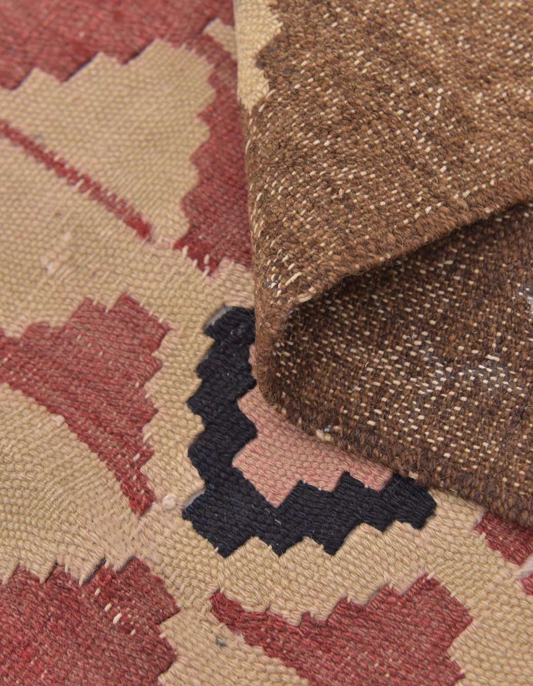 Rechteck Handgeflochten Teppich Kelim Fars in Rostrot von Hadorn™ - Lifestyle Image