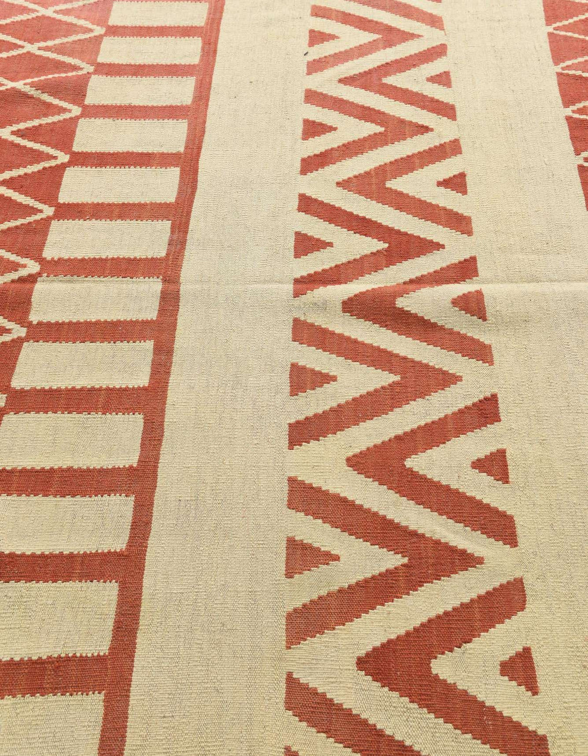 Rechteck Handgeflochten Teppich Kelim Modern in Elfenbein von Hadorn™ - Lifestyle Image