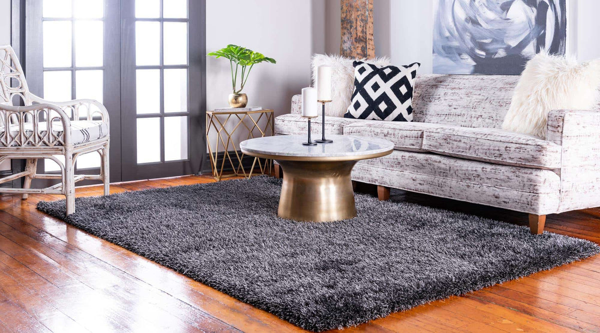 Rechteck Hochflorteppich Luxe Solid Shag in Schwarz von Hadorn™ - Lifestyle Image