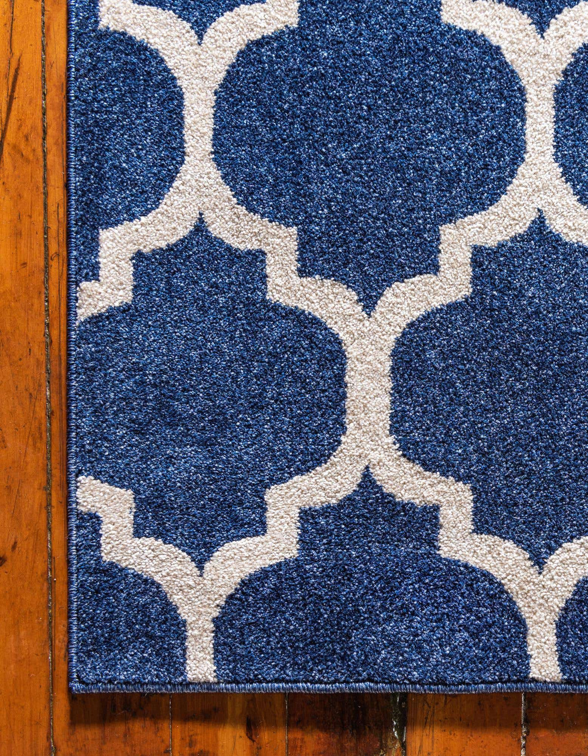Rechteck Teppich Trellis in Dunkelblau von Hadorn™ - Lifestyle Image
