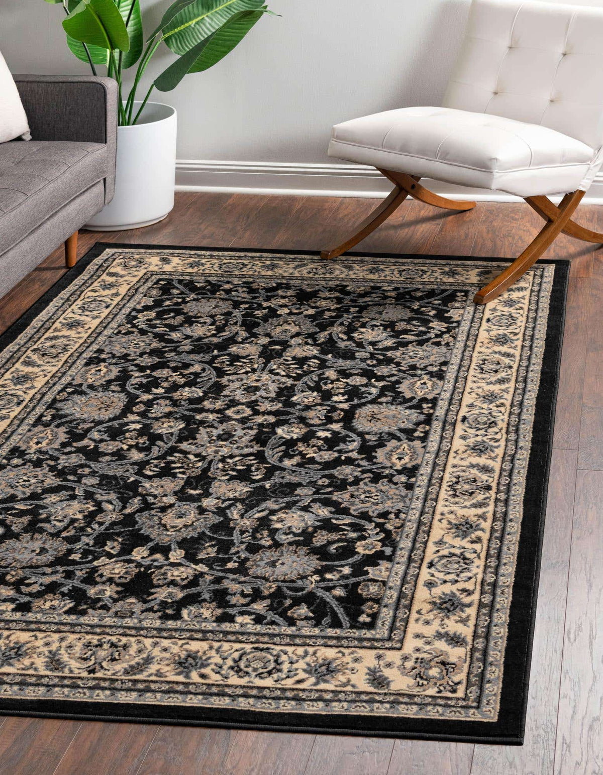 Rechteck Teppich Kashan Design in Schwarz von Hadorn™ - Lifestyle Image