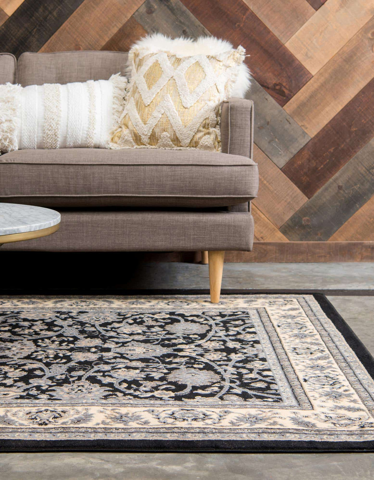 Rechteck Teppich Kashan Design in Schwarz von Hadorn™ - Lifestyle Image