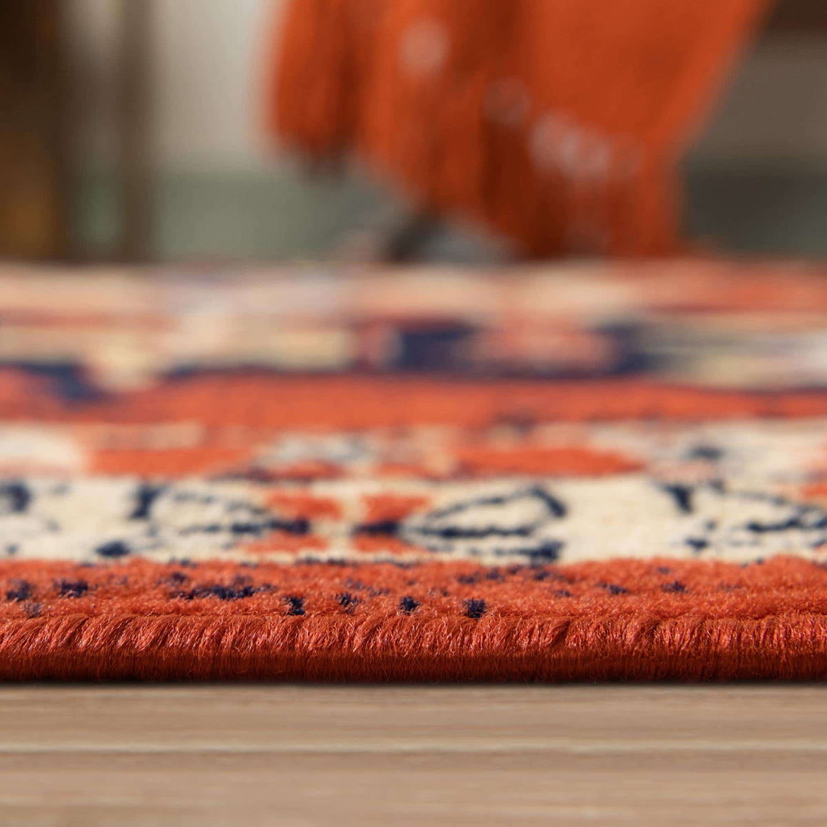 Rechteck Teppich Heriz Design in Rot von Hadorn™ - Lifestyle Image