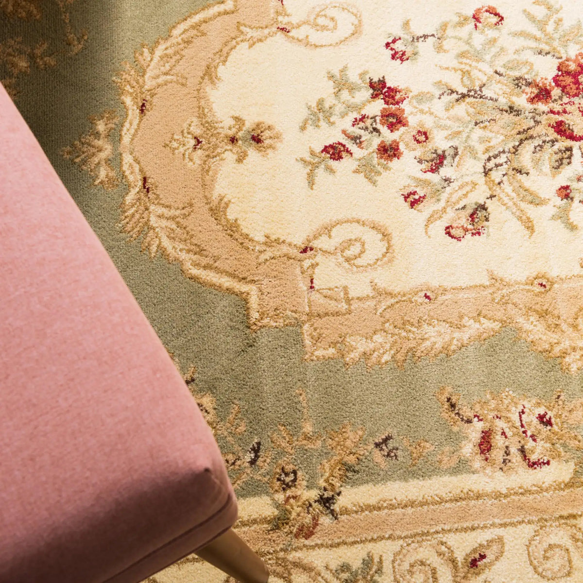 Rechteck Teppich Classic Aubusson in Grün von Hadorn™ - Lifestyle Image