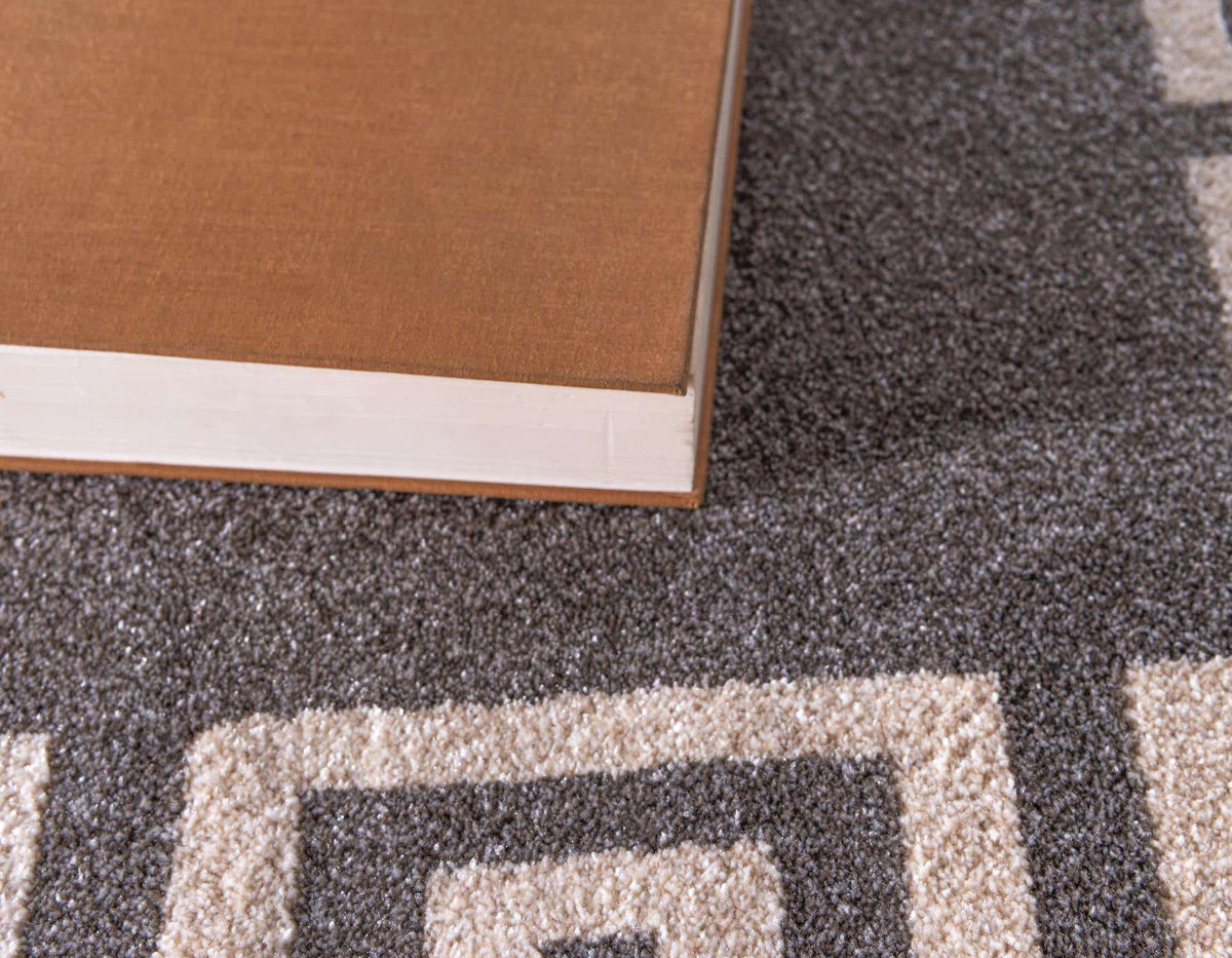 Rund Teppich Greek Key in Grau von Hadorn™ - Lifestyle Image