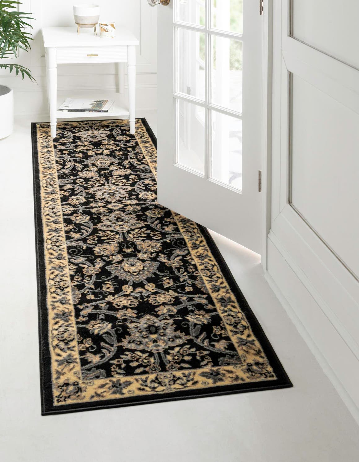 Läufer Teppich Kashan Design in Schwarz von Hadorn™ - Lifestyle Image