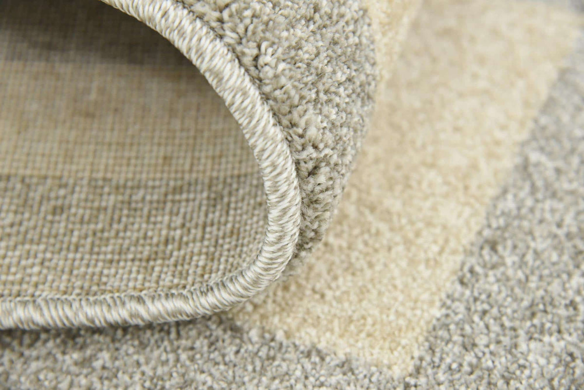 Rechteck Teppich Greek Key in Grau von Hadorn™ - Lifestyle Image