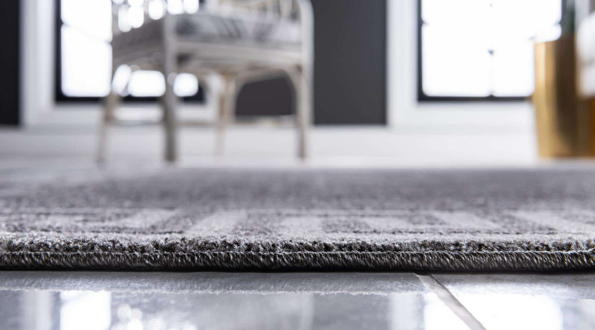 Rechteck Teppich Greek Key in Grau von Hadorn™ - Lifestyle Image