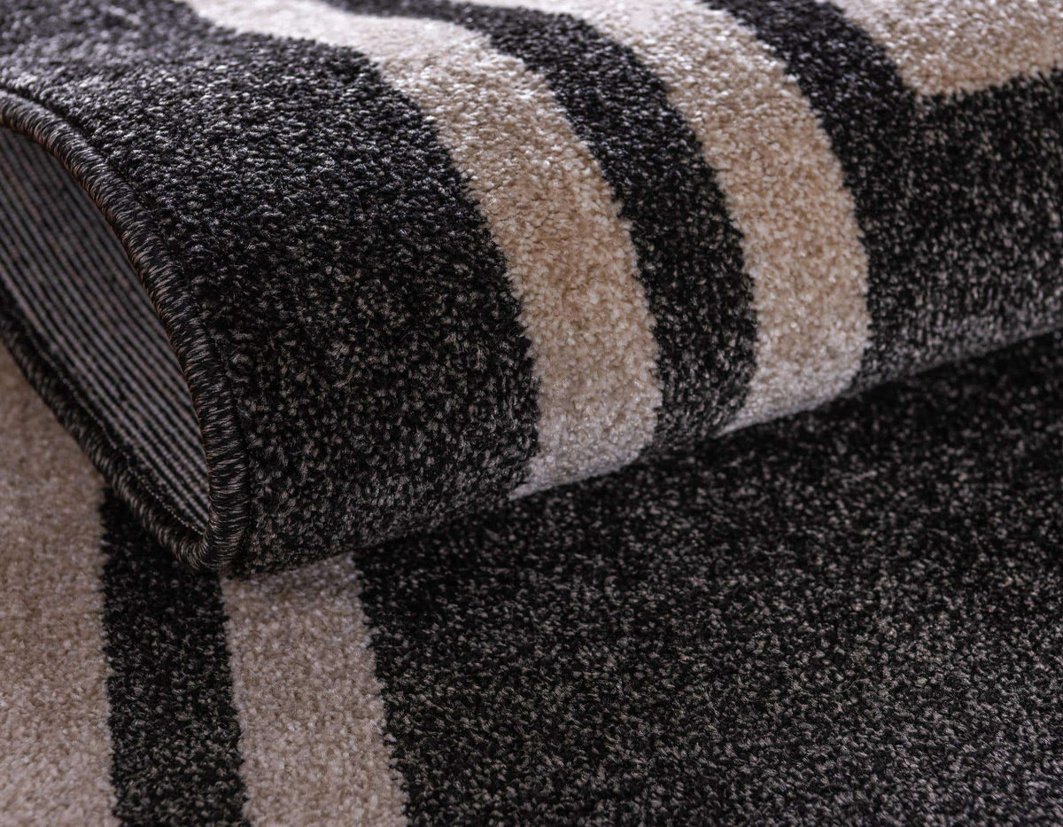 Rechteck Teppich Greek Key in Schwarz von Hadorn™ - Lifestyle Image