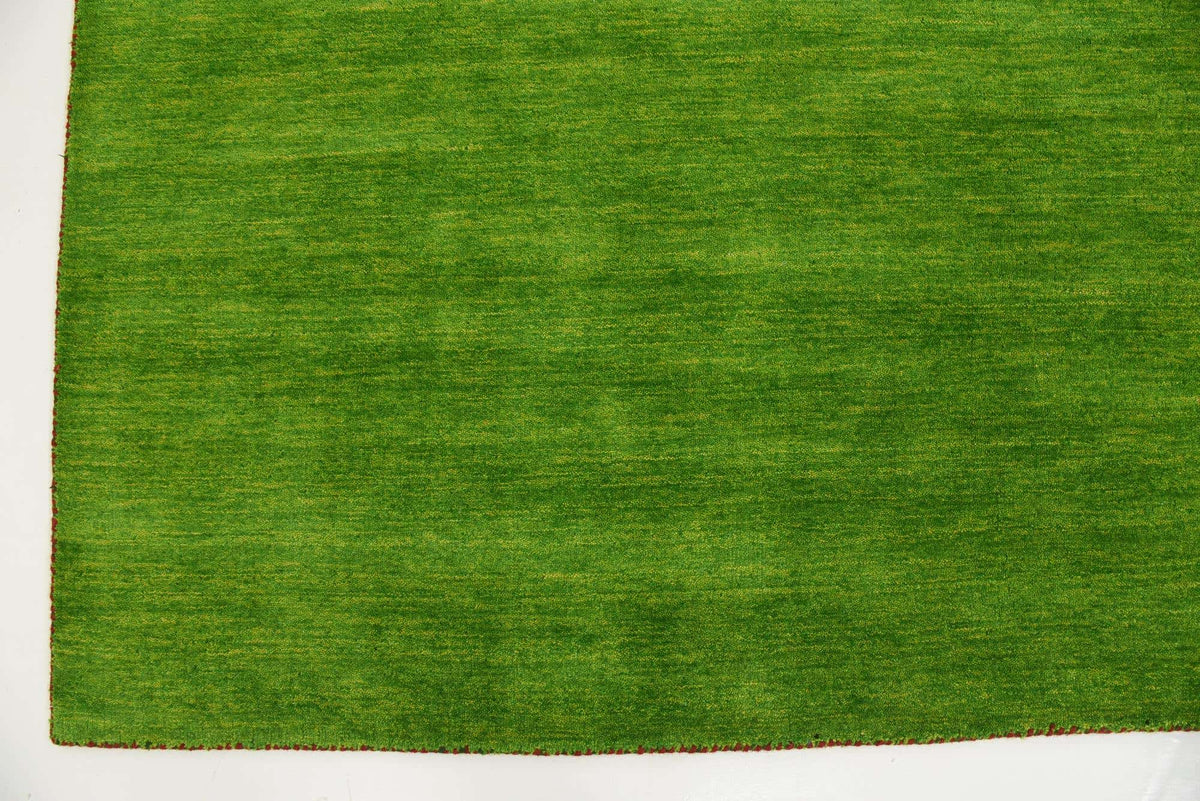 Wolle Teppich Solid Gabbeh in Hellgrün von Hadorn™ - Lifestyle Image
