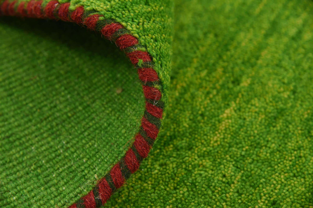 Wolle Teppich Solid Gabbeh in Hellgrün von Hadorn™ - Lifestyle Image