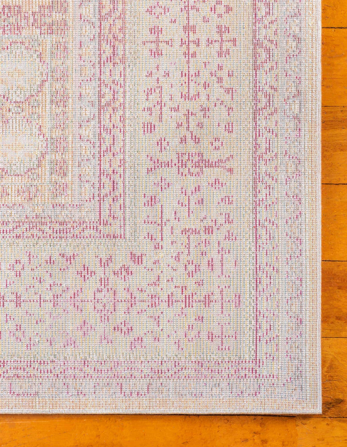 Quadratisch Teppich Aqua in Gold von Hadorn™ - Lifestyle Image