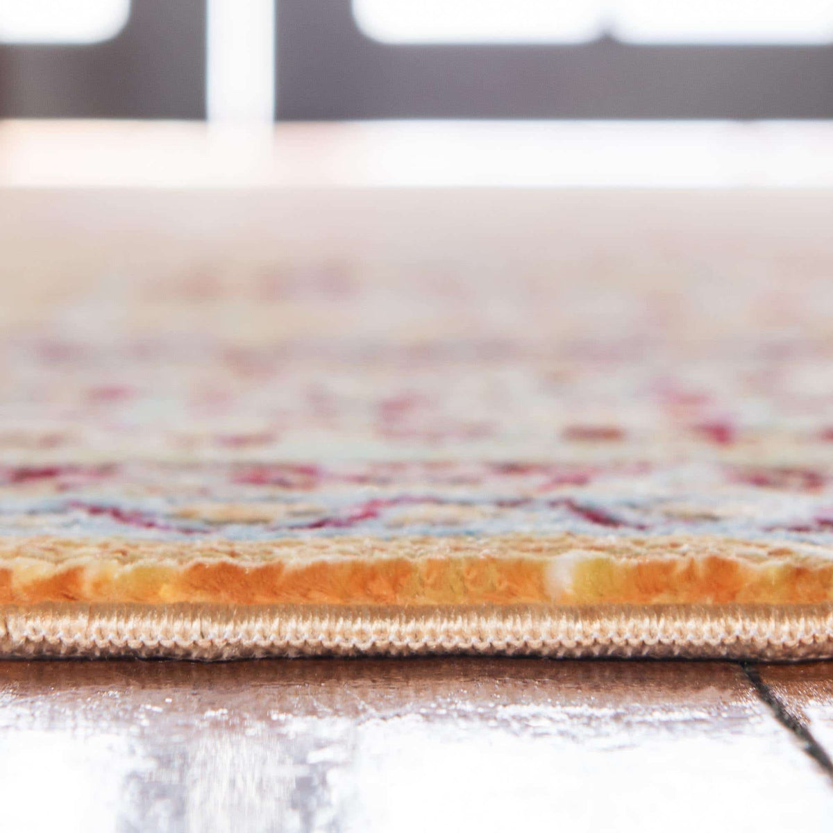 Rechteck Teppich Aqua in Gold von Hadorn™ - Lifestyle Image