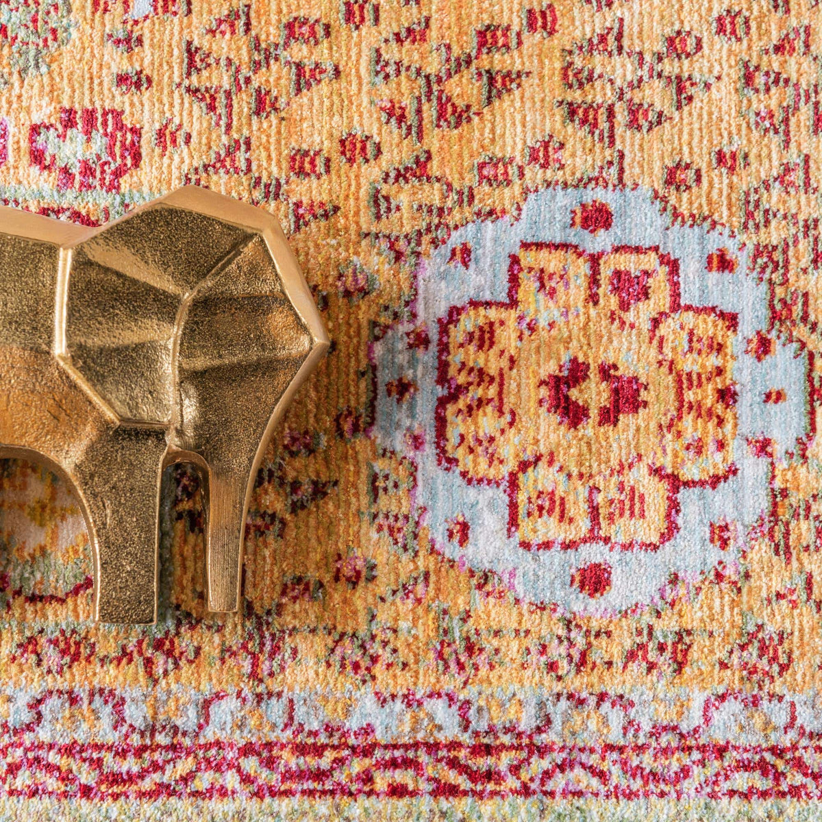 Rechteck Teppich Aqua in Gold von Hadorn™ - Lifestyle Image