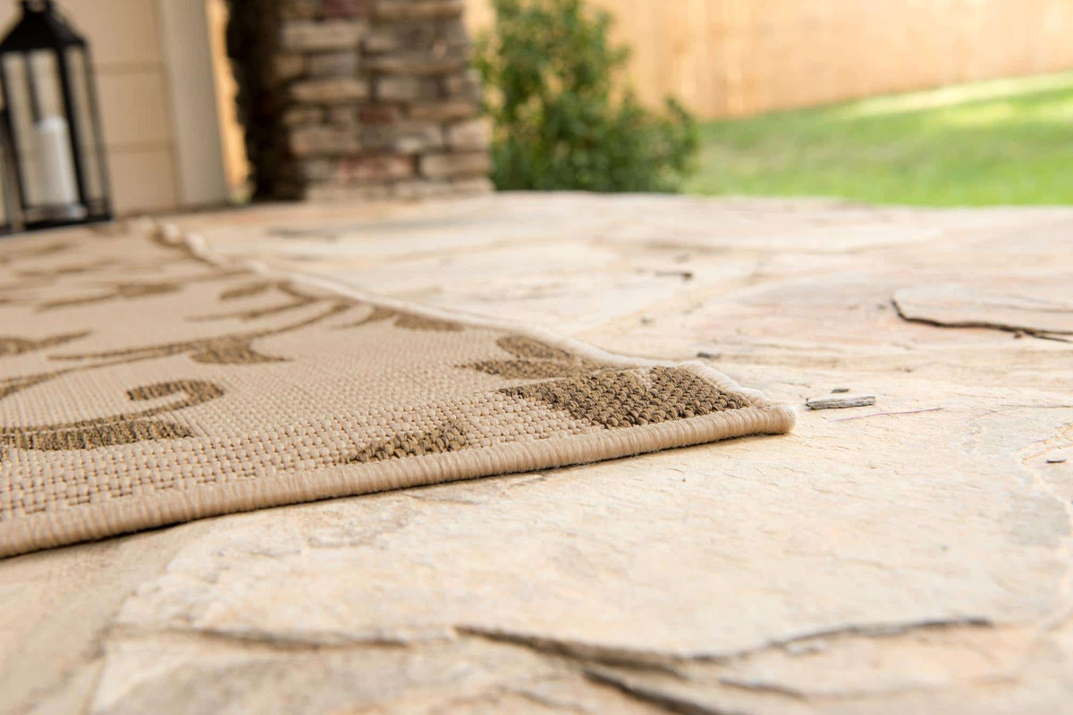 Rechteck Outdoor Teppich Outdoor Botanical in Beige von Hadorn™ - Lifestyle Image