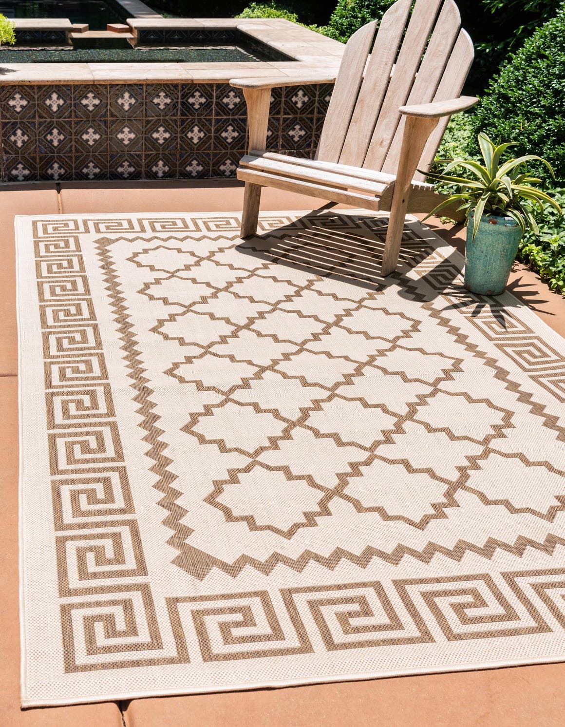 Rechteck Outdoor Teppich Outdoor Trellis in Beige von Hadorn™ - Lifestyle Image